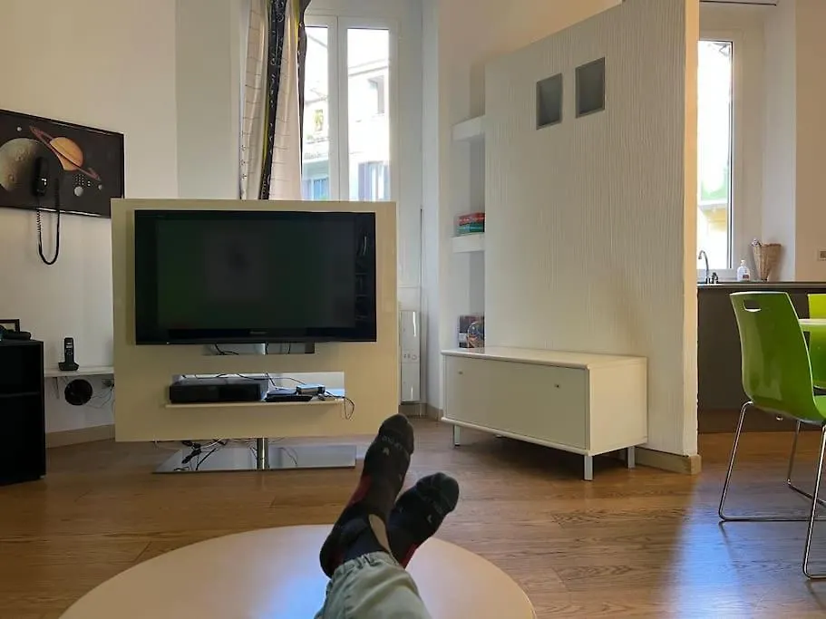 Il Monoscopio / The Monoscope - 73Mq Apartment @ Porta Venezia / Milan City Center