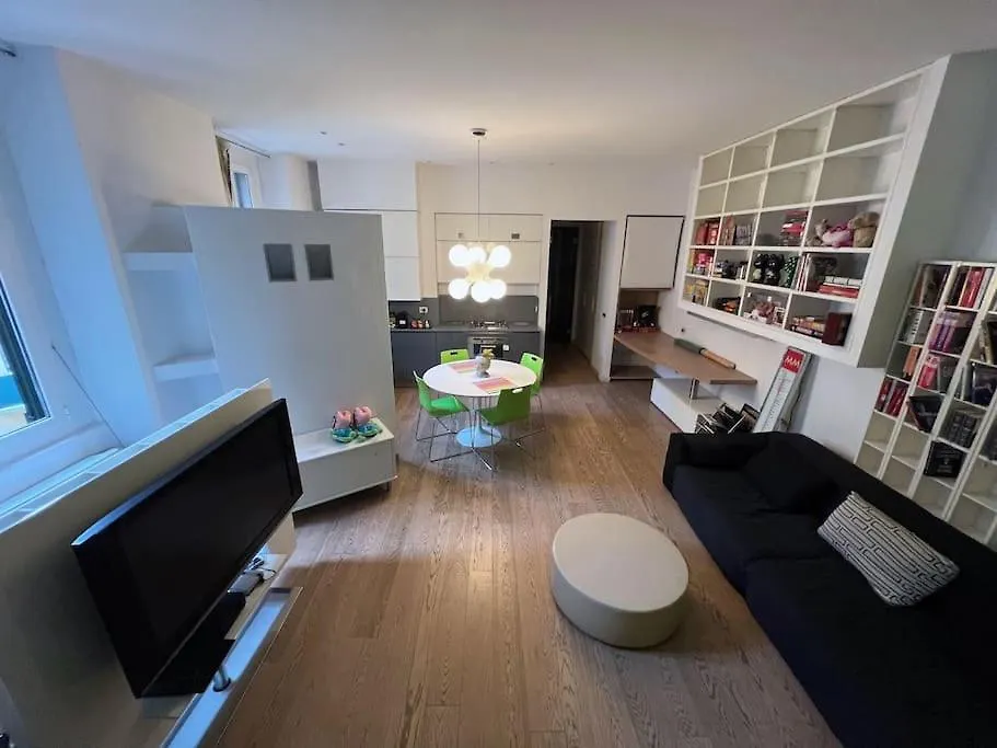 Il Monoscopio / The Monoscope - 73Mq Apartment @ Porta Venezia / Milan City Center